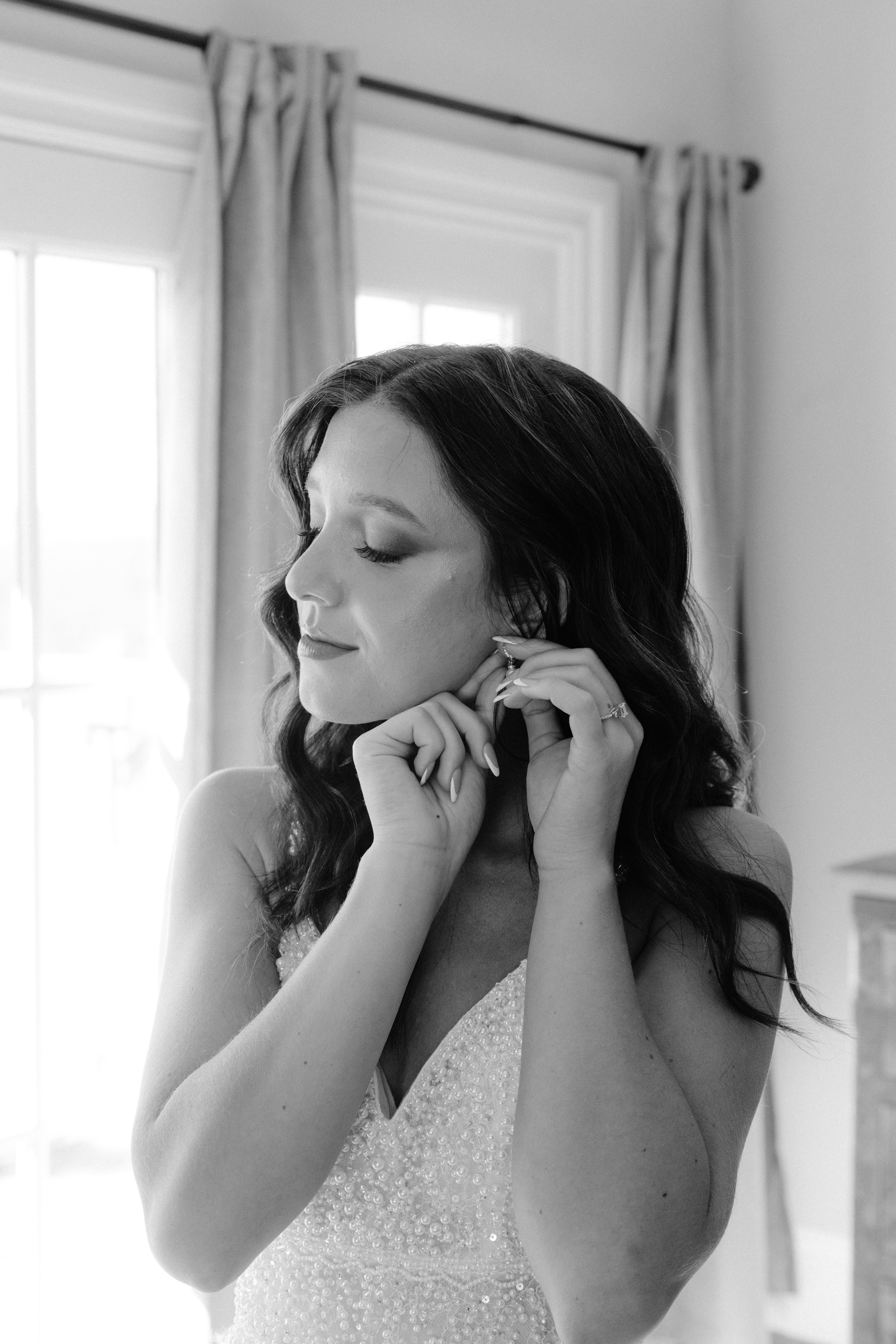 Bride getting ready, brides details, bridal portraits, bride putting on her jewelry. Tatyana Zadorin photography, branson mo wedding photographer
